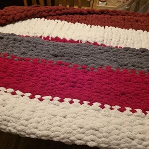 Chinelle Cozy Multicolor Knitted Blanket